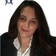 Abogada y profesora con más de 4 años de experiencia.